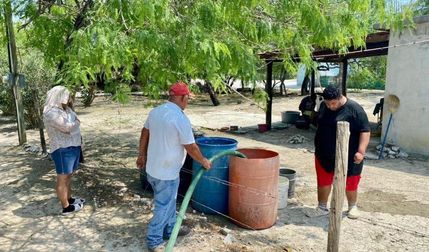 Sigue el Ayuntamiento abasteciendo de agua al Barrancón del Tío Blas